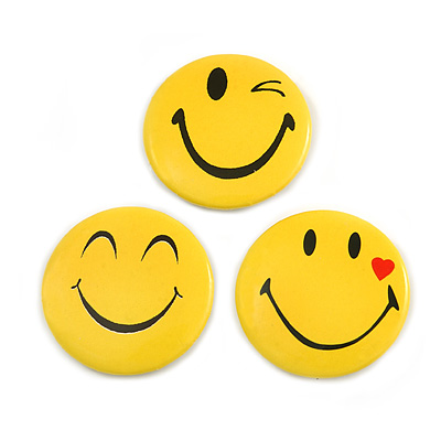 3pcs Happy Smiling Face with Red Heart Lapel Pin Button Badge - 3cm Diameter