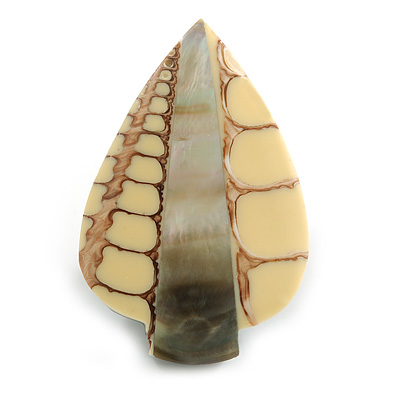 45mm L/Leaf Shape Sea Shell Brooch/Cream/Natural Shades/ Handmade/ Slight Variation In Colour/Natural Irregularities - main view
