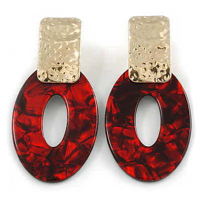 68mm Oval Marble Red Acrylic Hoop Earrings with Gold Tone Hammered Plate